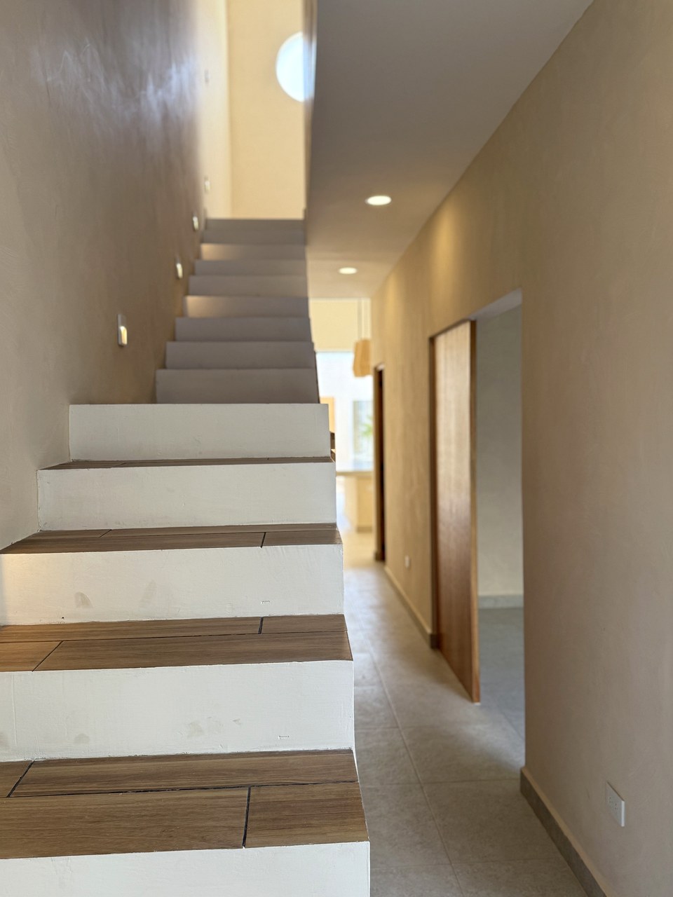 Casa Suspiro — modern staircase with wood treads and clean lines